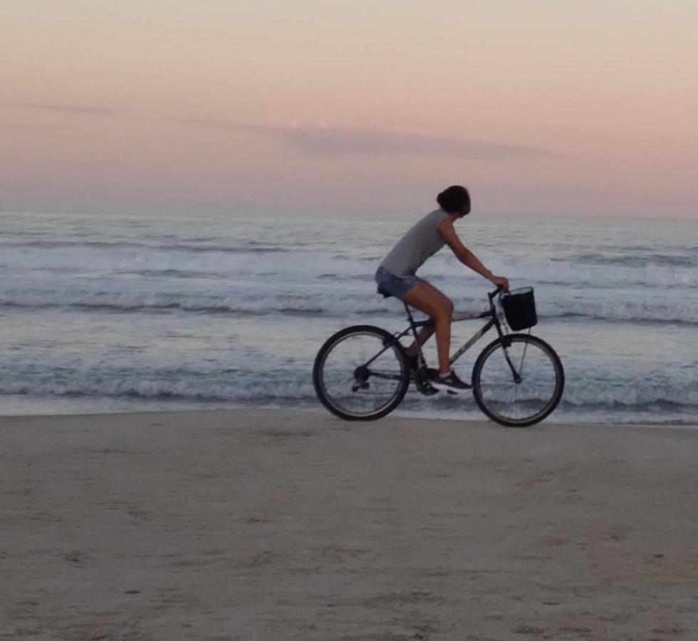 Casa aconchegante em Garopaba,térreo, à 5 minutos de carro do mar e centro Vila Exterior foto